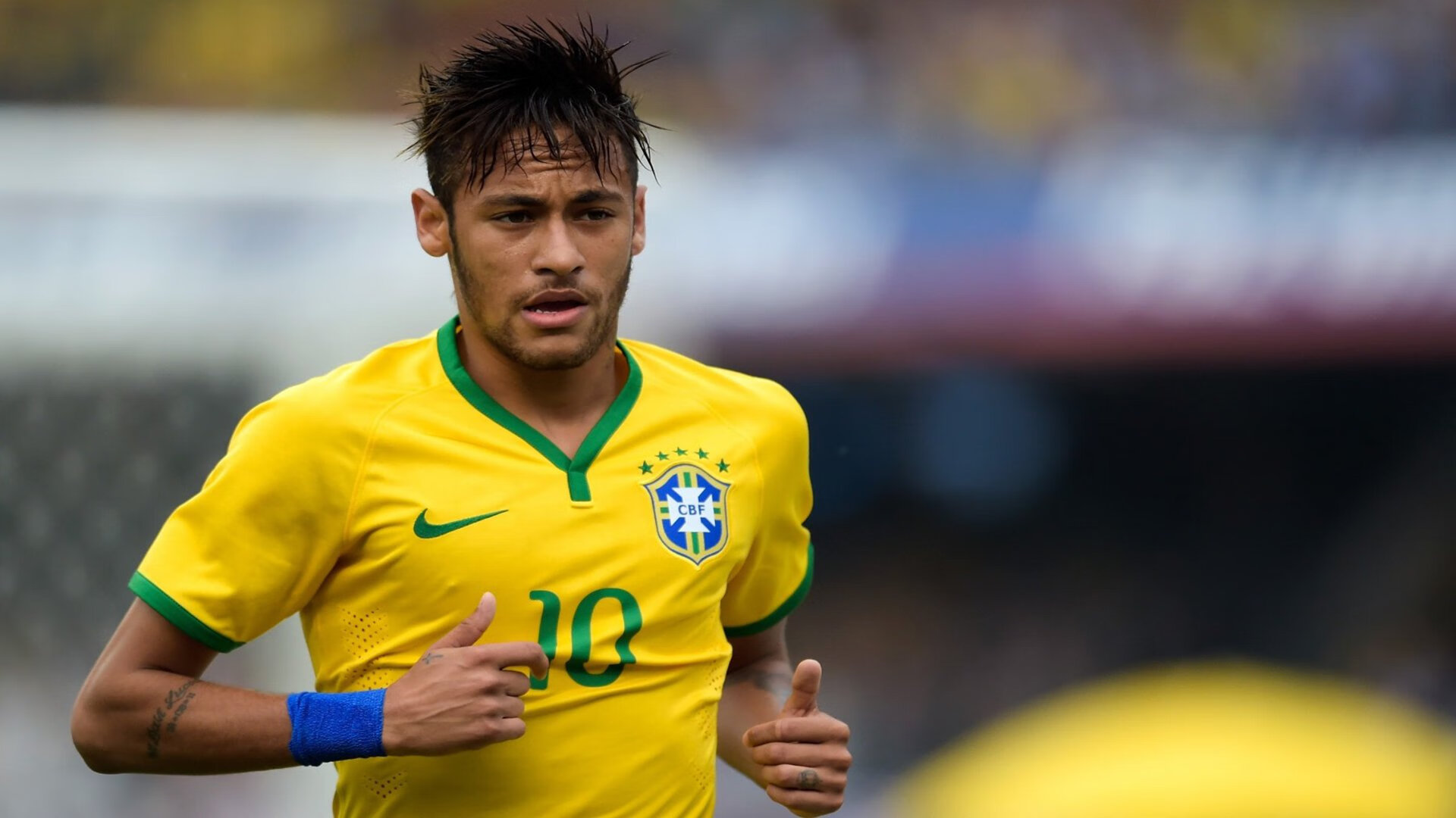 未来科技：虚拟观赛体验增强与沉浸感，未来战场虚拟现实竞技中心